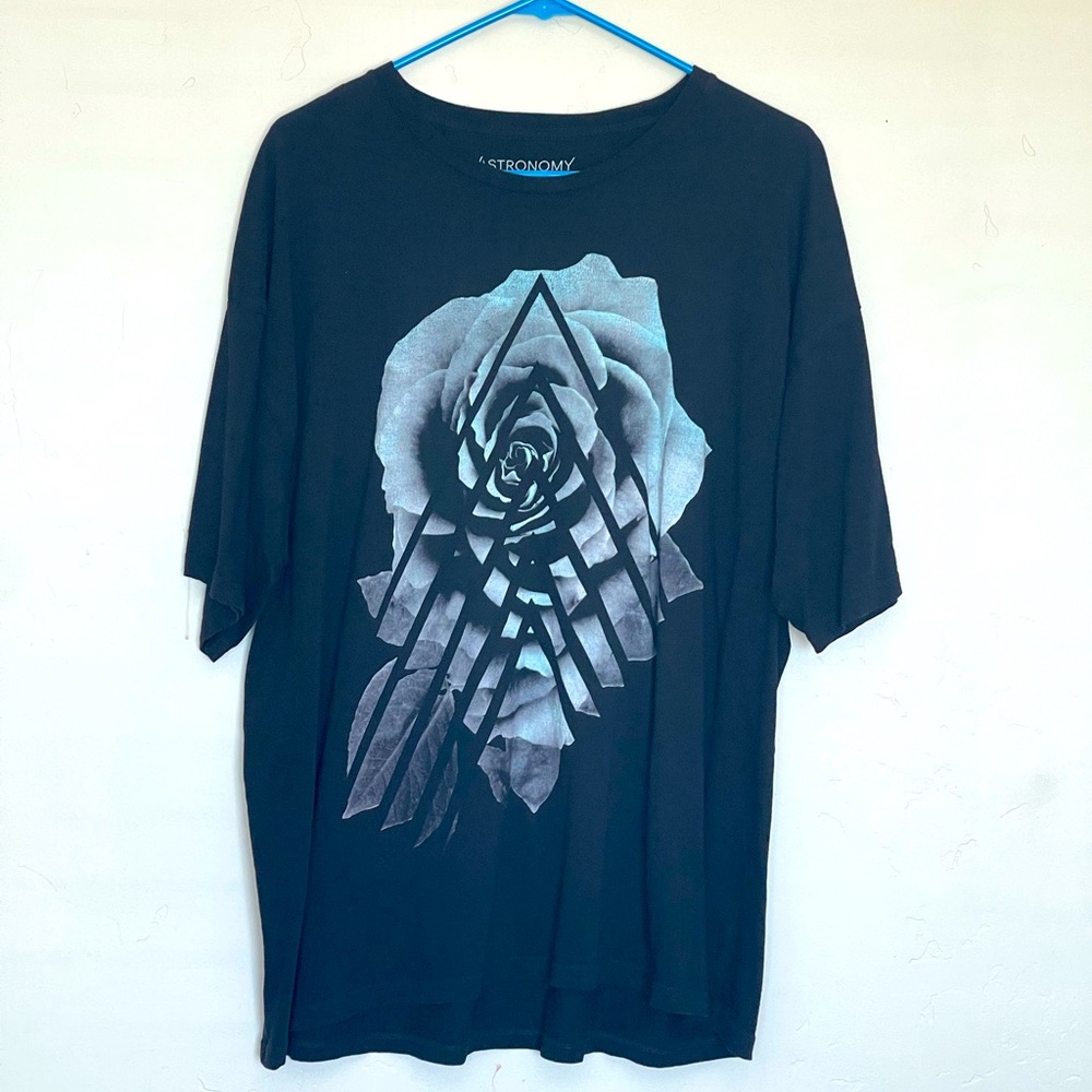 Vintage Astronomy Rose T-Shirt.  Men’s XXL.